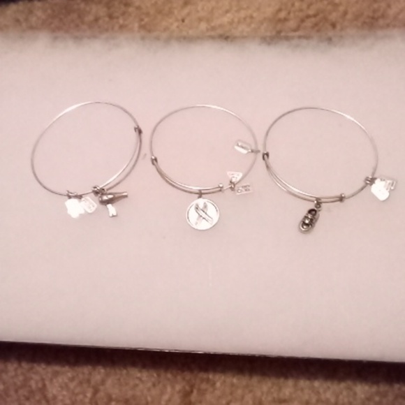 wind and fire Jewelry Set Of 3 Bundle Wind And Fire Wire Bangle